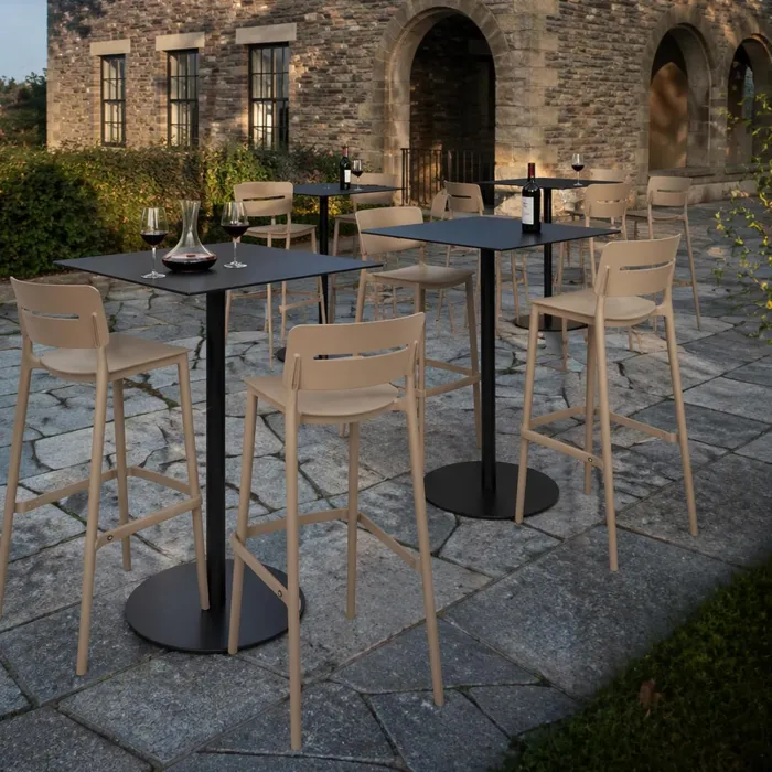 Set 2 Sgabelli Nova in Polipropilene Tortora con Schienale e Poggiapiedi, 53 × 54 × 102 cm