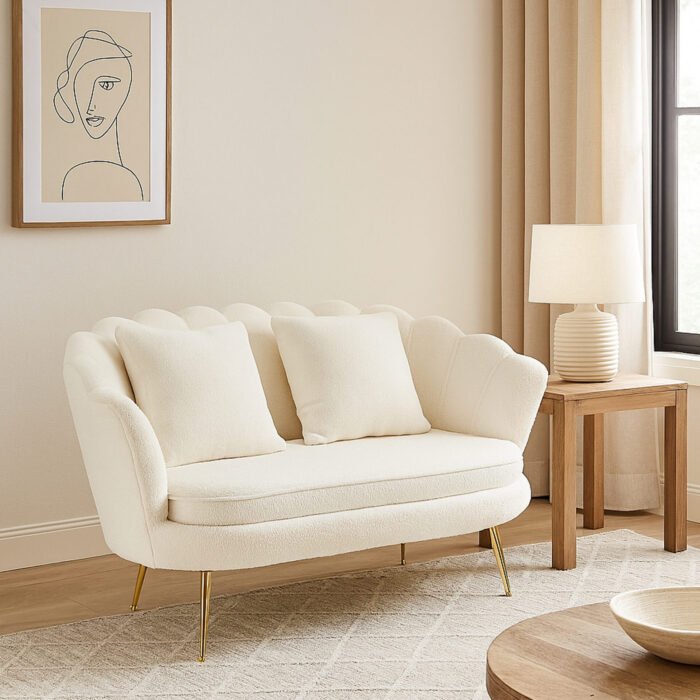 DIVANO 2 POSTI SHELLY BOUCLÈ PANNA GAMBE CROMO ORO E 2 CUSCINI