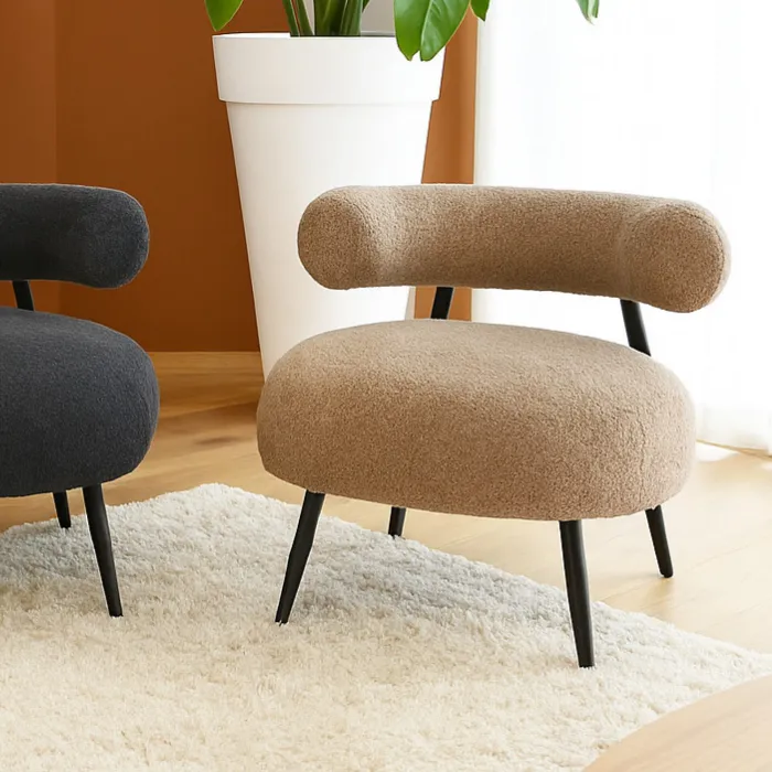 Poltrona Teddy in Bouclé Tortora con Struttura in Metallo, Seduta Confortevole e Design Moderno, 85 x 83 x 71,5 cm