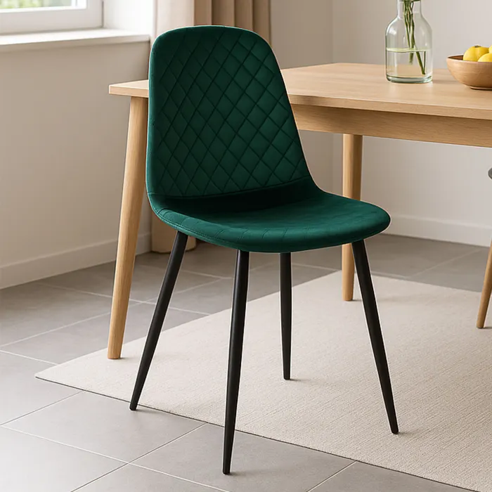 Set di 4 Sedie Marta in Velluto Verde, con Impunture a Rombi e Gambe in Metallo Nero