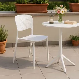 Set 4 Sedie Aria in Polipropilene Bianco, Design Moderno ed Ergonomico per Interni ed Esterni