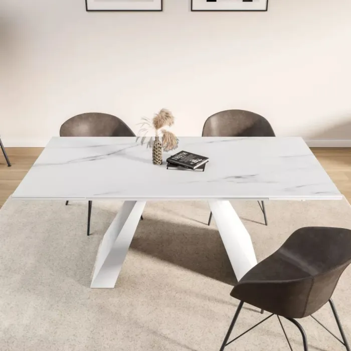 Tavolo PRISMA Allungabile Bianco con Venature Effetto Marmo e Gambe Bianche