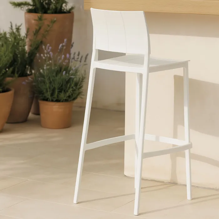 Set 2 Sgabelli Zante in Polipropilene Bianco con Schienale e Poggiapiedi, Impilabili, H Seduta 75 cm