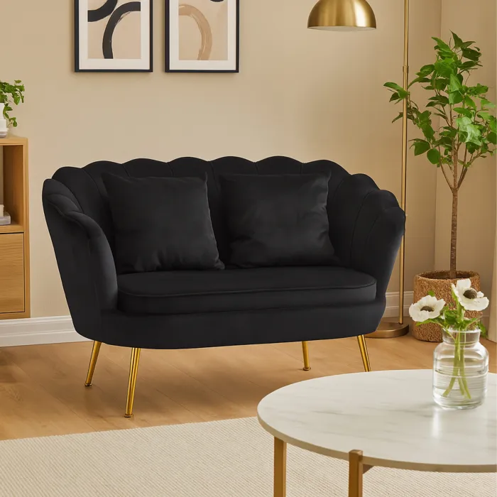 Divano CONCHIGLIA in Velluto Nero con Gambe Dorate, Design Elegante