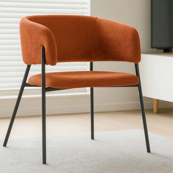Set 4 Poltroncine Musa in Tessuto Ruggine con Braccioli e Gambe in Metallo Nero, Design Moderno