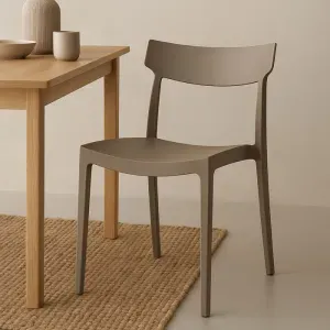 Set di 4 Sedie Etra in Polipropilene Tortora, Impilabili con Design Ergonomico Curvo