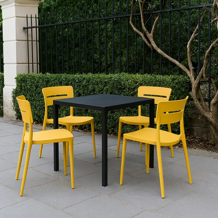 Tavolo Nexo Nero 80x80 cm in Metallo, Piano Quadrato, Altezza 75 cm e Base Autolivellante